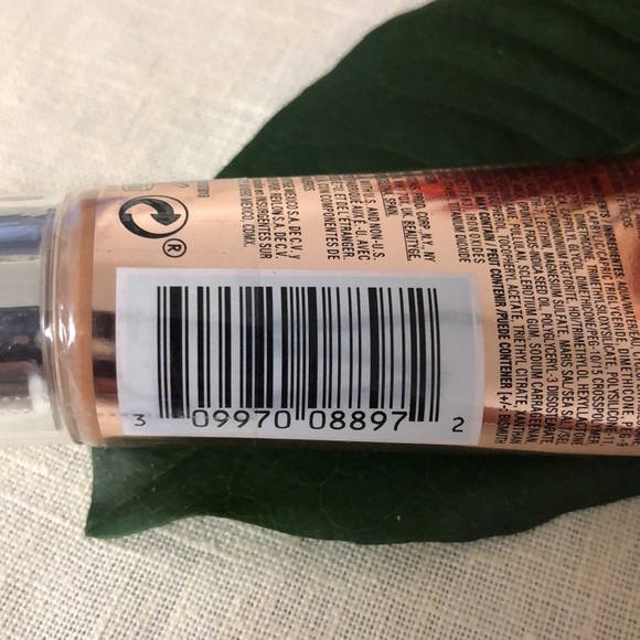 Revlon Photoready Candid Glow 440 Caramel Foundation NEW! - Picture 4 of 4